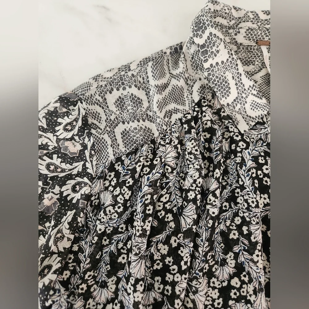 Free People Danni Button‎ down blouse snake print floral top